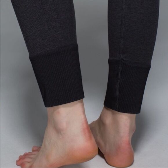 Lululemon Ebb to Street Seamless Leggings In Heathered Black Size 4 - Picture 4 of 7